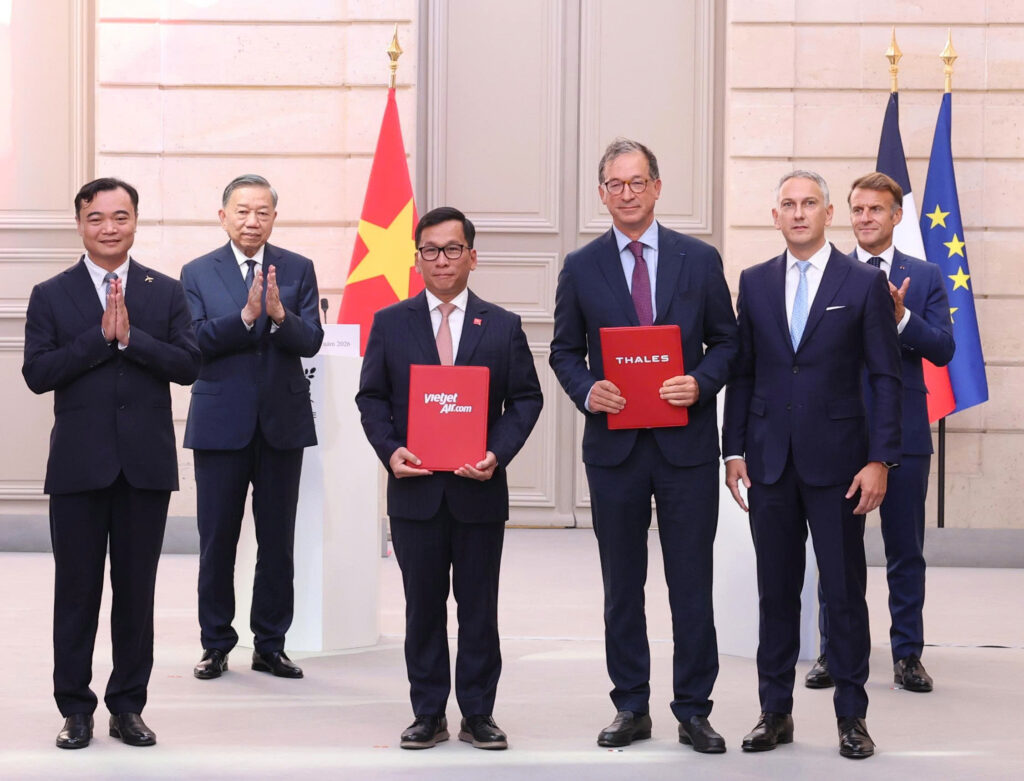 Vietjet-and-Thales-Photo-1-2